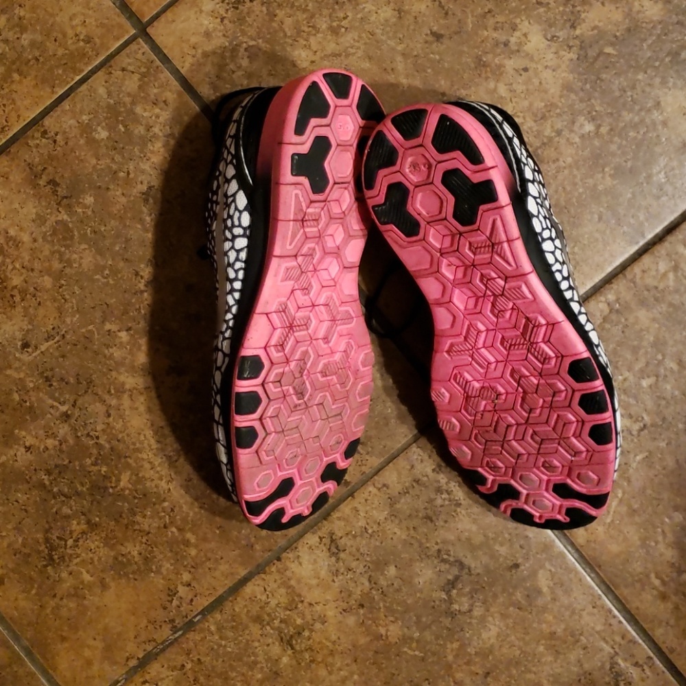 Shoes - Picture 5 of 6